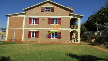 Location Villa étage F8 usage mixte Nanisana Antananarivo Madagascar
