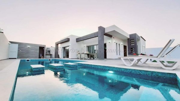 Vente villa haut gamme piscine Tézdaine Djerba Tunisie