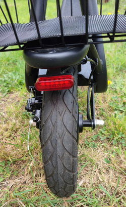 trottinette électrique avec panier