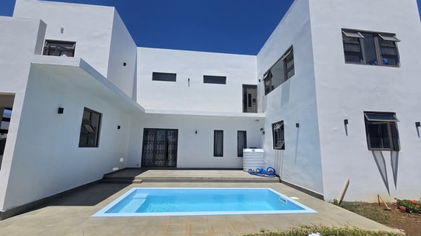 Villa moderne avec piscine