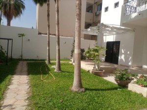Location villa commerciale r+1 9 pièces aux almadies Dakar Sénégal