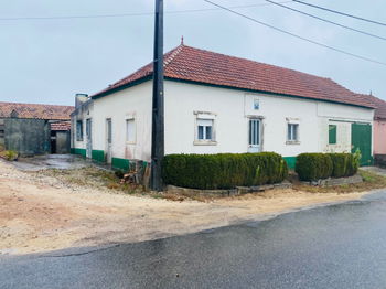 Maison ancienne avec annexes, entrepôt et terrain - 15 kms de Caldas da Rainha