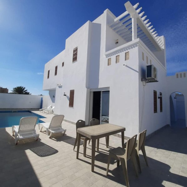 Vente villa piscine située houmt souk Djerba Tunisie