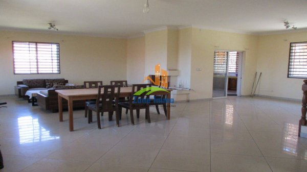 Location Villa étage F5 meublée ou vide sécurisée Ambatobe Madagascar