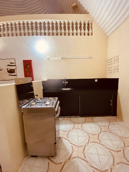 Cuisine avec cuisinière verre et inox4 feux et four gaz