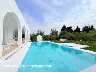 villa avec piscine S+5 à louer pour les vacances