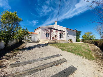 Maison de 2 chambres avec salle de stockage et jardin - 10 minutes d'Óbidos