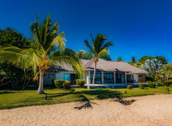 La plage devant la villa