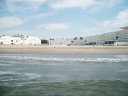 La résidence vue de la mer