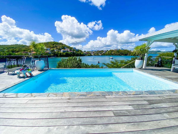 corail family- piscine à débordement