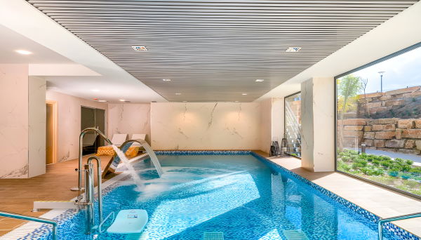 Piscine intérieure