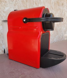 Machine de couleur rouge