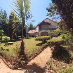Annonce location IVANDRY – GRANDE VILLA T6 STANDING JARDIN ARBORE PISCINE 2 MINUTES DES ECOLES – 2024-IVV1 Antananarivo