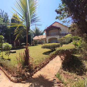 Annonce location IVANDRY – GRANDE VILLA T6 STANDING JARDIN ARBORE PISCINE 2 MINUTES DES ECOLES – 2024-IVV1 Antananarivo