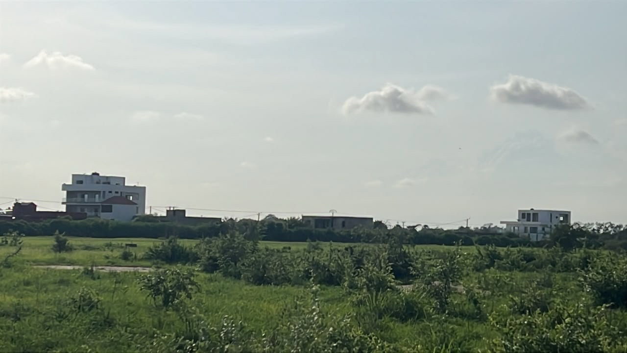 terrains 250 mètres carrés  à vendre à Saly