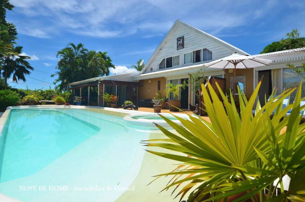 Villa moderne avec piscine