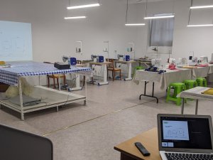 Annonce atelier confection vetements Marseille Bouches du Rhône