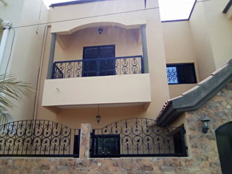 Location LUXUEUSE VILLA NEUVE À À THIÈS Sénégal