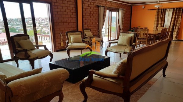 Location Appartement T3 meublé grande terrasse Ambolokandrina Antananarivo