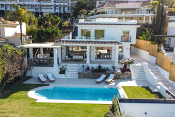 SOMPTUEUSE VILLA CONTEMPORAINE VUE MER MONTAGNE &amp; GOLF À MARBELLA – ESPAGNE