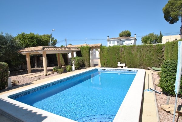 Location Torrevieja villa ind 100m² 2ch 2sdb piscine privée parking