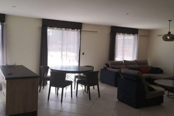 Annonce location IVANDRY APPARTEMENT T3 MEUBLE DANS 1 RESIDENCE ACTIVITES GROUPE ELECTROGENE 1 MINUTES PIEDS L’ECOLE P¨RIAMIRE FRANCAISE – 2024-I Antananarivo