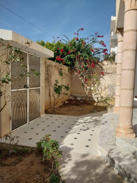 Vente 1 villa volumineuse bouhcina Sousse Tunisie