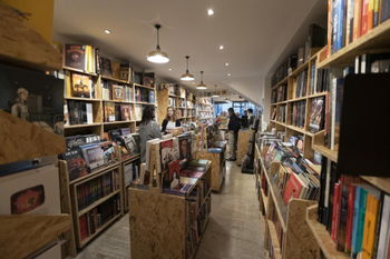 Librairie spécialisée bandes dessinées comics mangas jeunesse Paris