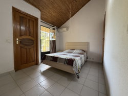 Chambre avec balcon vue piscine