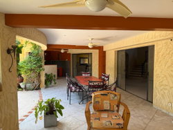 Grande terrasse couverte