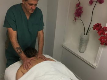 Annonce massage soins esthétiques domicile Montréal Canada