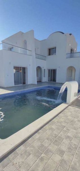 Vente 1 maison neuve ave piscine située c&oelig ur zone touristique Midoun