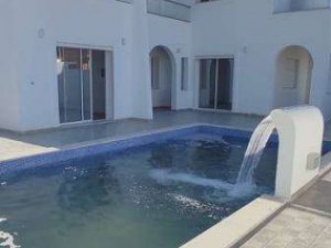 Vente 1 maison neuve ave piscine située c&amp;oelig ur zone touristique Midoun