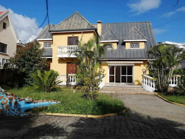 Villa moderne avec piscine