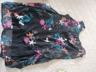 Annonce Top fleuri femme Genève Suisse