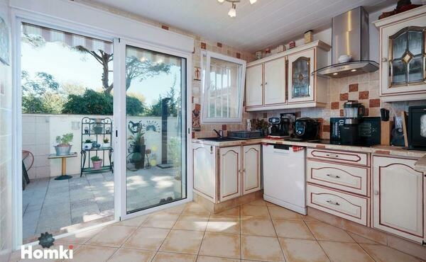 Vue cuisine vers terasse