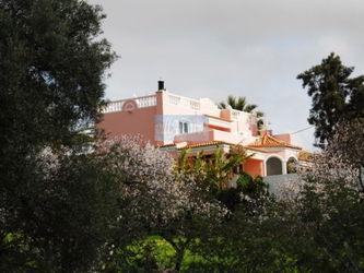 Vente Villa 4 chambres, piscine, verdoyant à Loulé