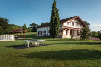 location pays basque 18 personnes Bastide-Clairence Pyrénées Atlantiques