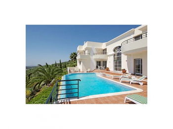 Vente Villa 4 chambres, piscine à débordement, Faro