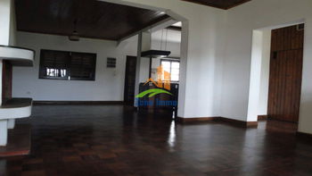 Vente Villa étage F4 250m² terrain Ambohitrarahaba Madagascar