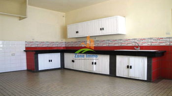 Location Villa basse F5 1 000m² terrain Analamahitsy Farango Madagascar