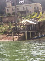 Vu du lac du ponton et la maison