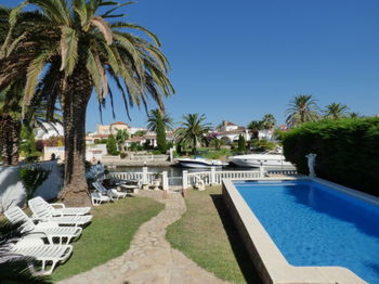 Piscine et jardin