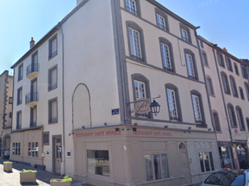 La façade en angle de rue dans le centre ancien