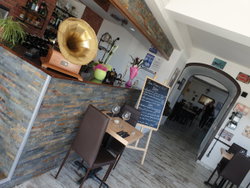1er salle de restaurant et bar