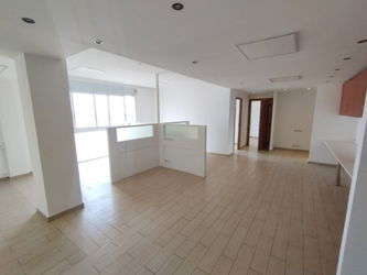 Ivandry – LOCAL 200M² BAIE VITRé MODIFIABLE – AMENAGEABLE dans RESIDENCE SECURISEE GROUPE LECTROGENE – ASCENSEUR GROUPE ELECTROGENE