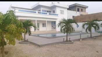 Vente Villa 4 chambres, piscine, garage et jardin, Somone
