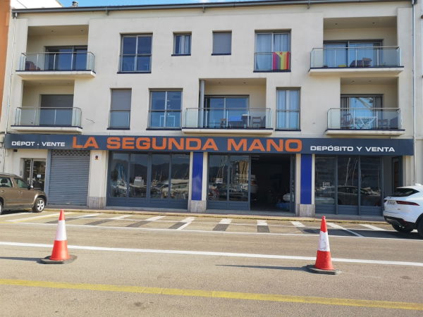 vue de la vitrine rue