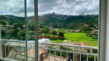 Location louecune grande appartement meublé Antananarivo Madagascar