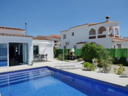 terrasse et piscine